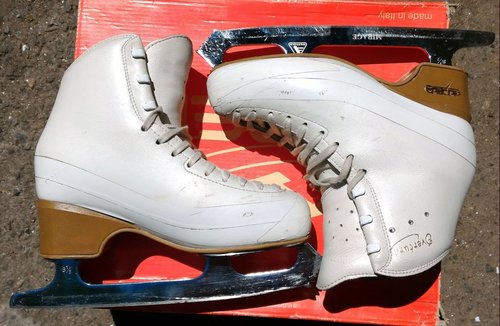 Коньки р-р 22,5 по стельки 21,5 см.jpg